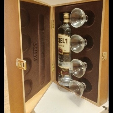 Ketel 1 Kist met 4 Glaasjes